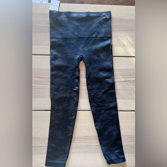 SPANX Look at Me Now High-Waisted Seamless Leggings - Black Camo Size Medium NWT - Picture 6 of 6